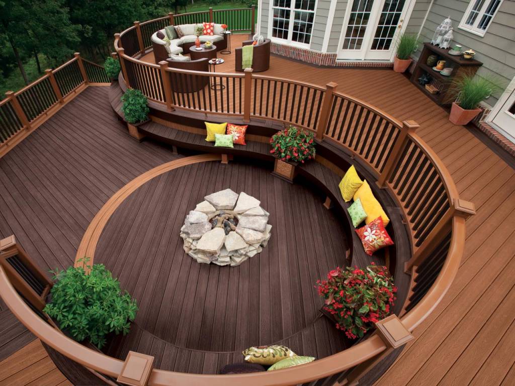 Deck Builders Can Rejuvenate Your Backyard